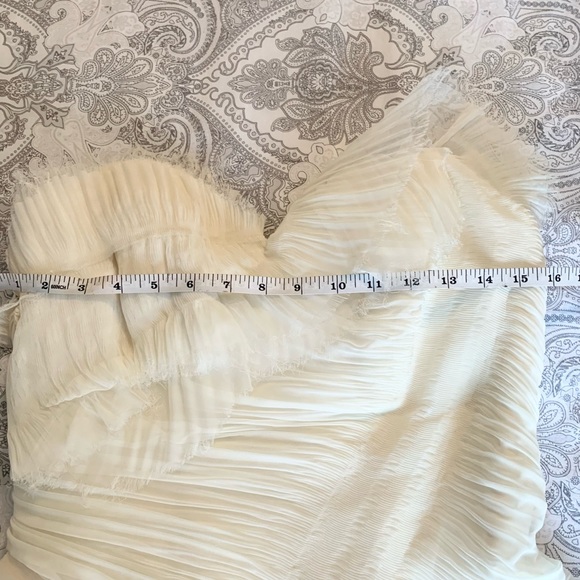 Vera Wang Hayden Wedding Dress - Picture 5 of 16